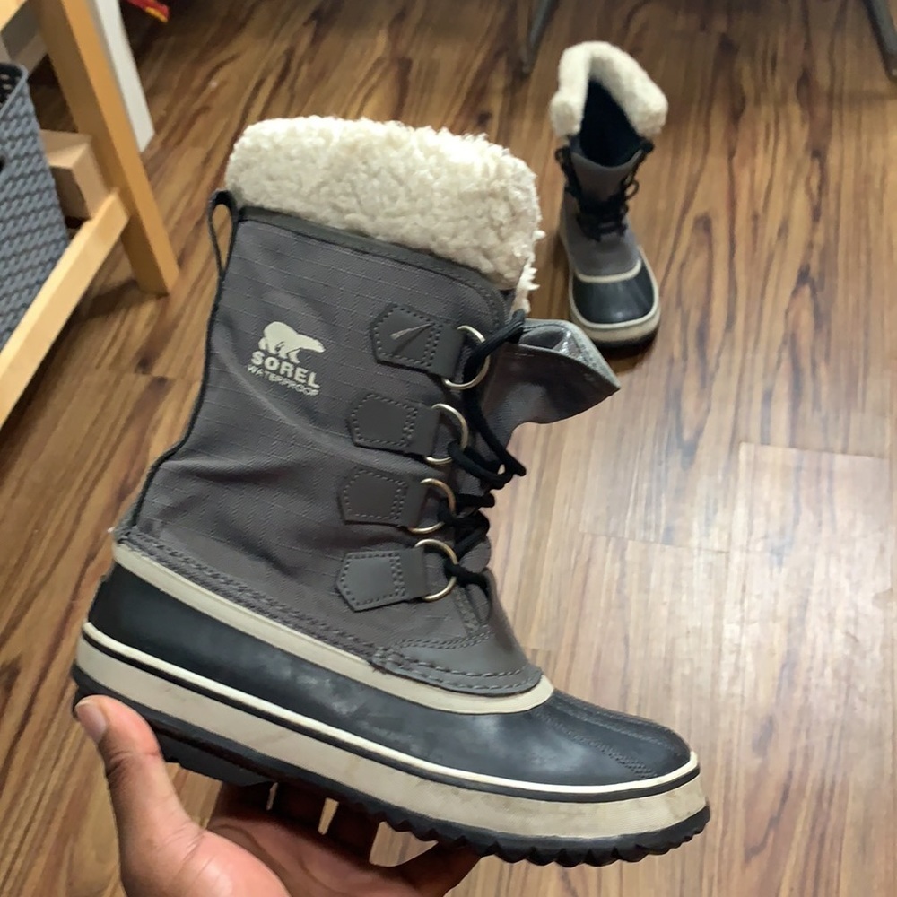 Sorel Waterproof/Faux Fur Boots (6)